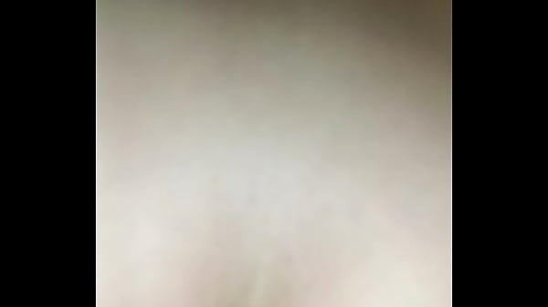 Novia de amigo se desespera por sentarse en la pija