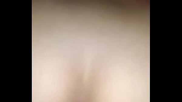 Novia puta de amigo no para de moverse arriba de la pija