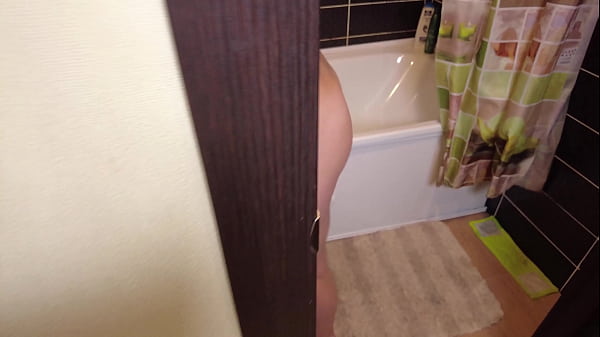 She sucks my dick before we go to her father’s birthday party