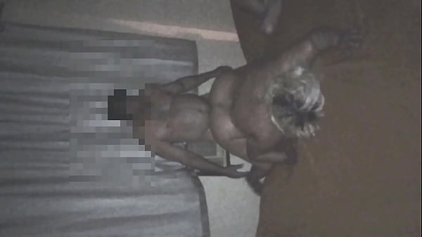 Sr.Tomis comendo mais uma vez a Loira Bunduda